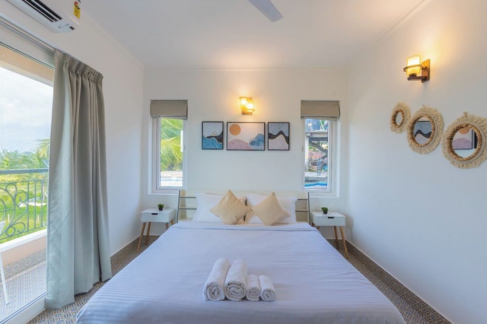 Palm Retreat 1BHK Pool & Field Views