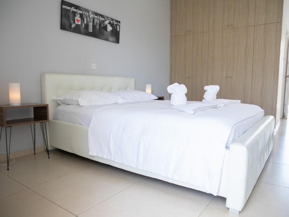 Valentina Apartments Central Paphos Beach Stay 2