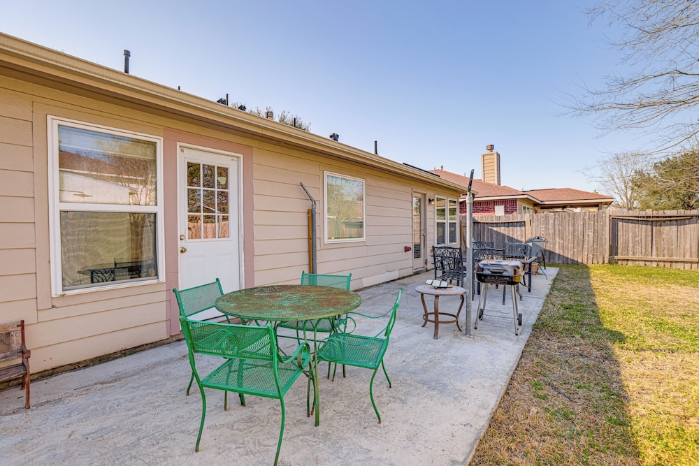 Family Gem w/ Fire Pit & Fenced Yard in Houston