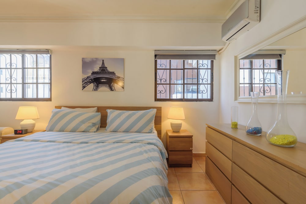 Apartment in Bella Vista Sleeps 10