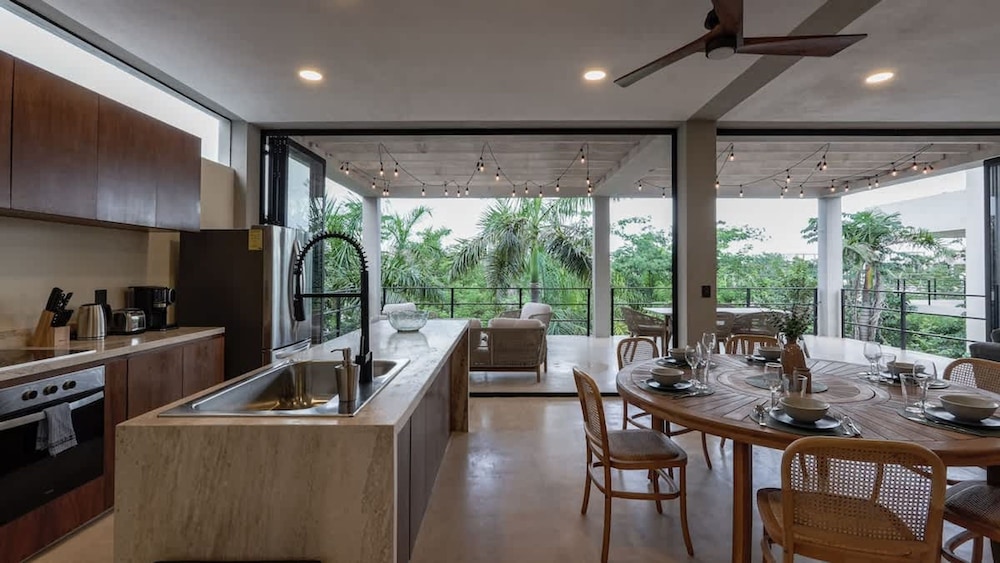 Luxury Penthouse w Private Pool Stunning Views
