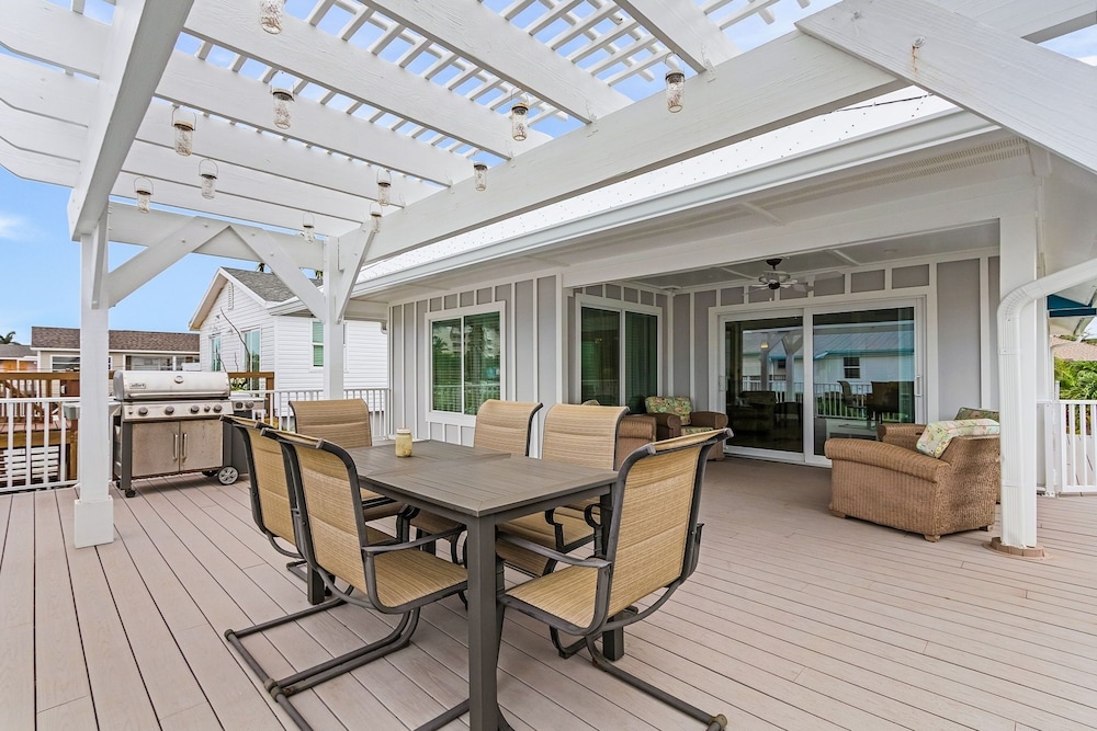 5550 Palmetto Paradise: 3br W/ Gulf Views, Heated Pool 3 Bedroom Home