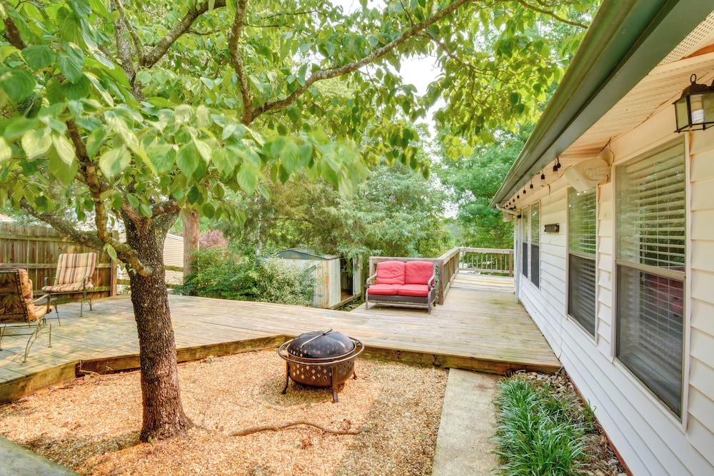 Waterfront Cabin w/ Private Dock on Lake Hartwell!