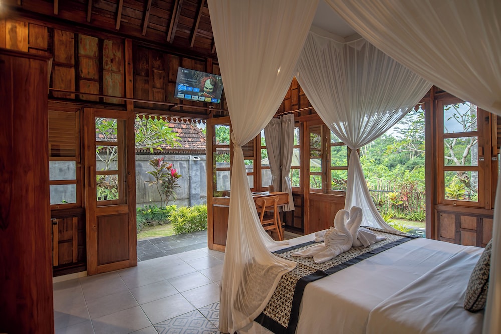 Kerjim Wooden Villa