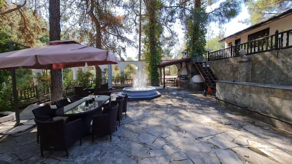 Charming Villa in Moniatis, Cyprus - Private Pool & Garden