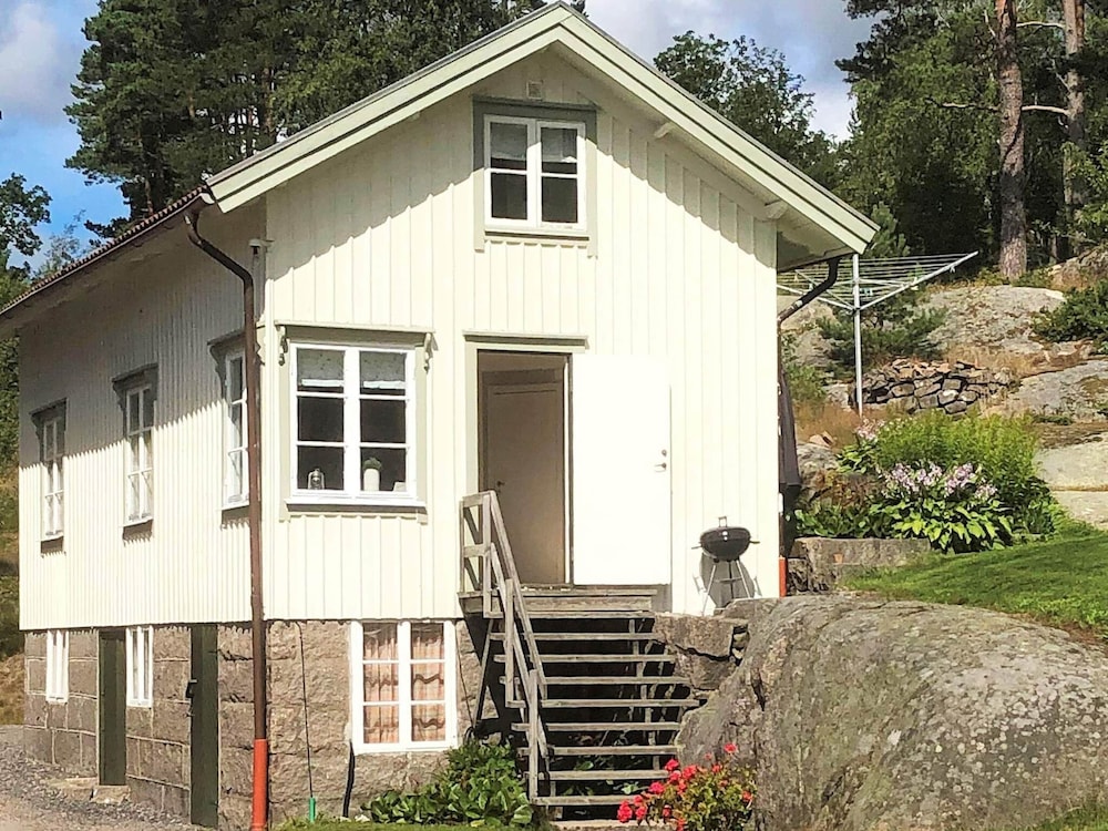5 Person Holiday Home in Kungshamn-by Traum