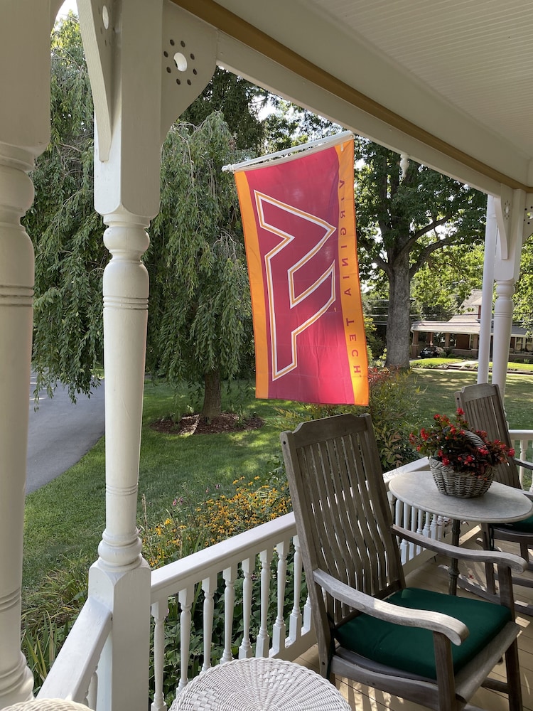 The Oaks Victorian Inn
