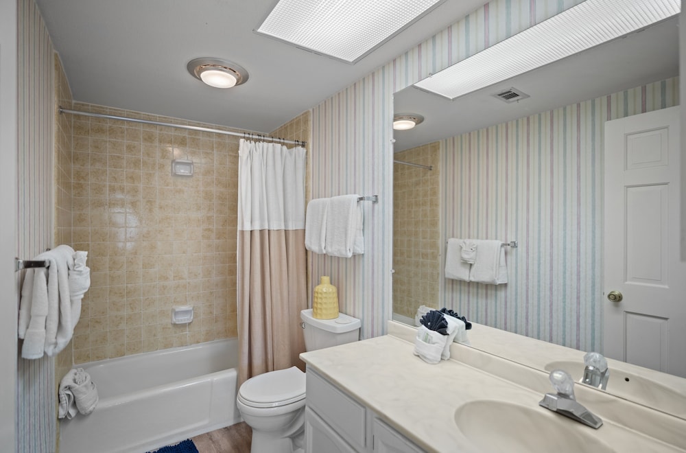 High Tides And High Proof 105 2 Bedroom Condo