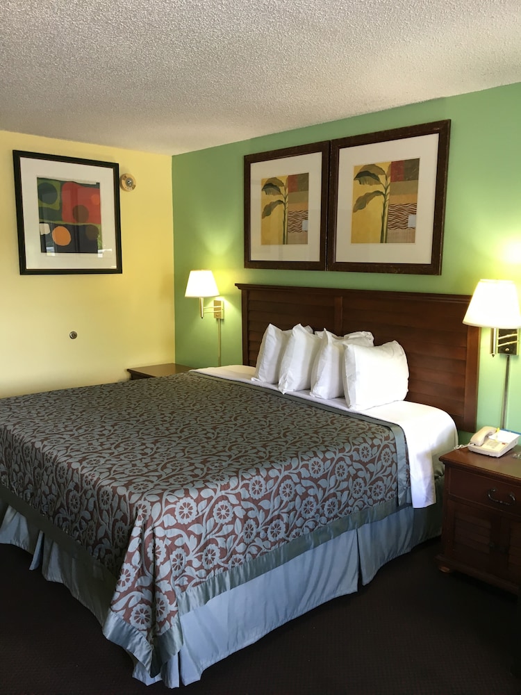 Days Inn by Wyndham Lamont/Monticello view 5