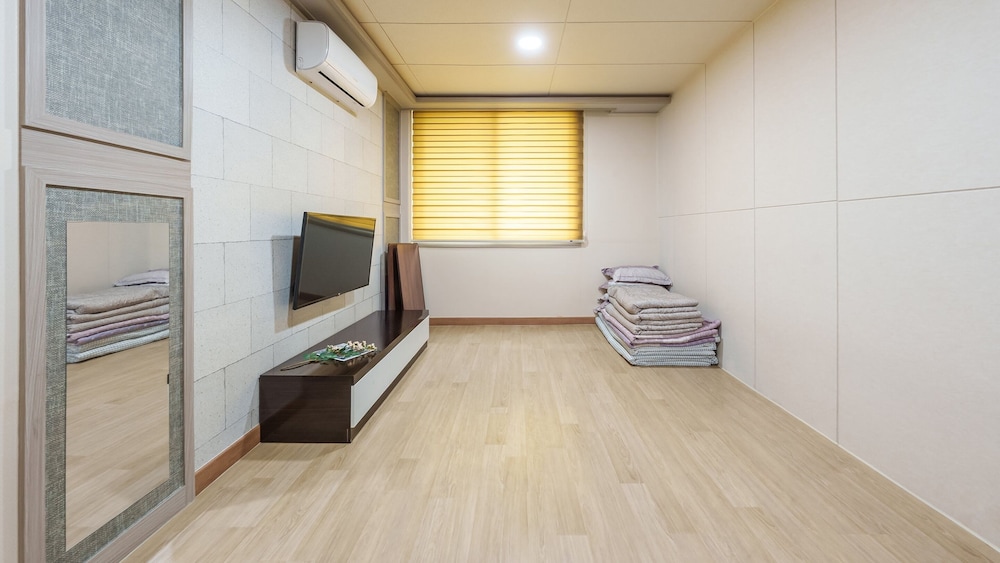 Boryeong The Daecheon Story Pension