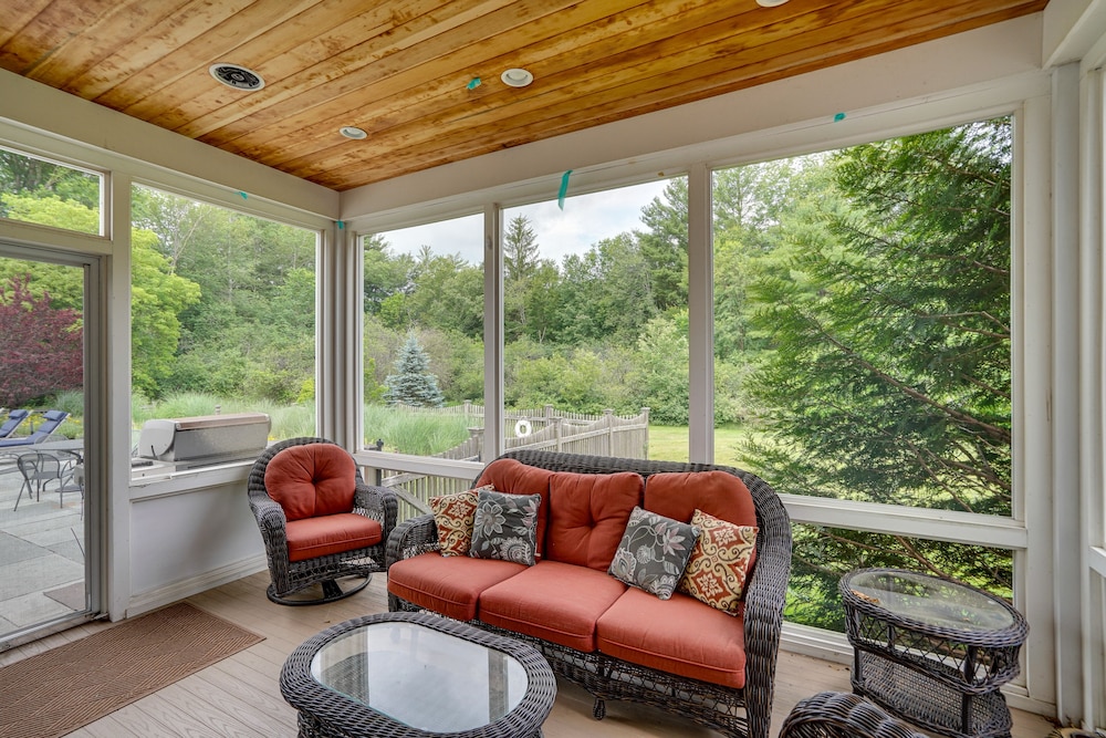 Stockbridge Retreat w/ Pool & Hot Tub!