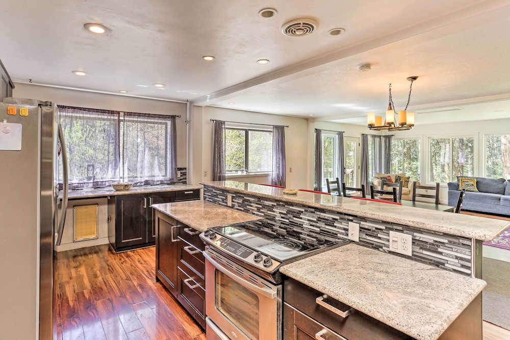 Vibrant Weaverville Escape w/ Deck & Creek!
