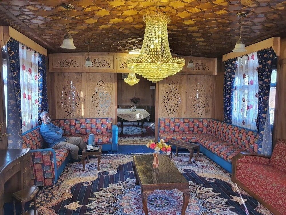 The Apollo 11 Heritage Luxury Houseboat