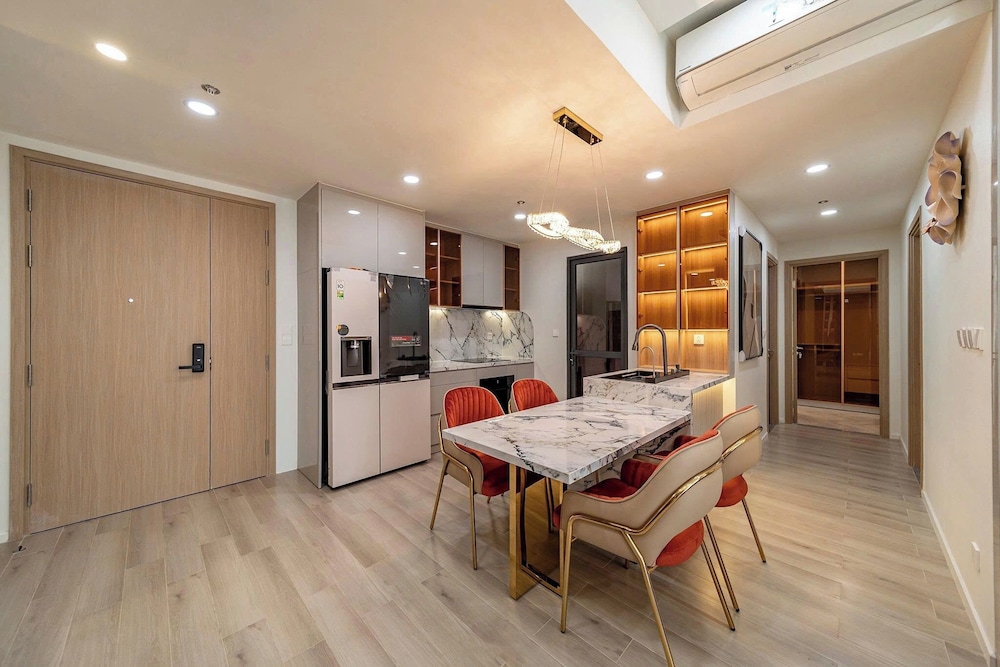 Apartment Landmark 81 by Urban Home