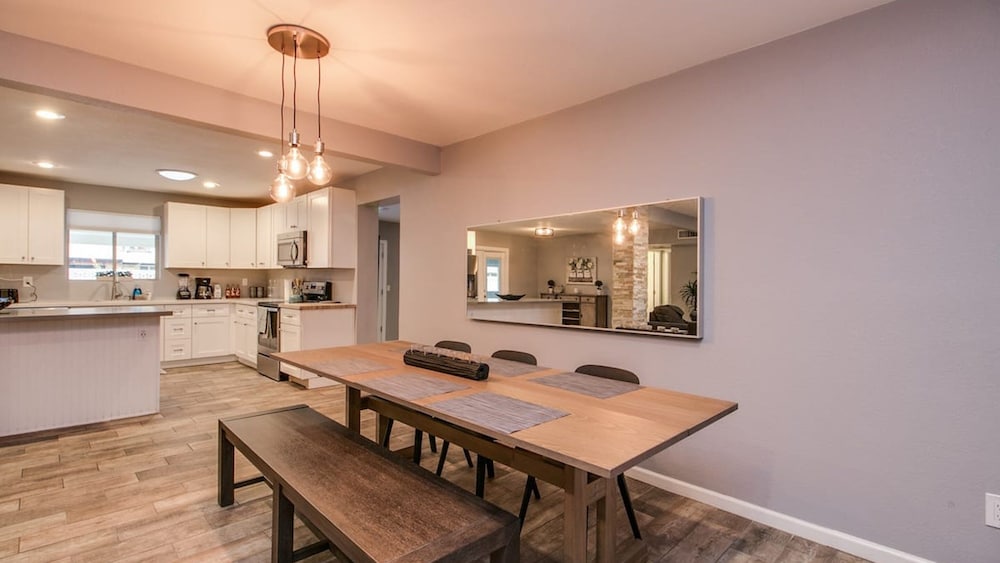 Modern Chic Old Town Scottsdale Home W/pool & Gym!