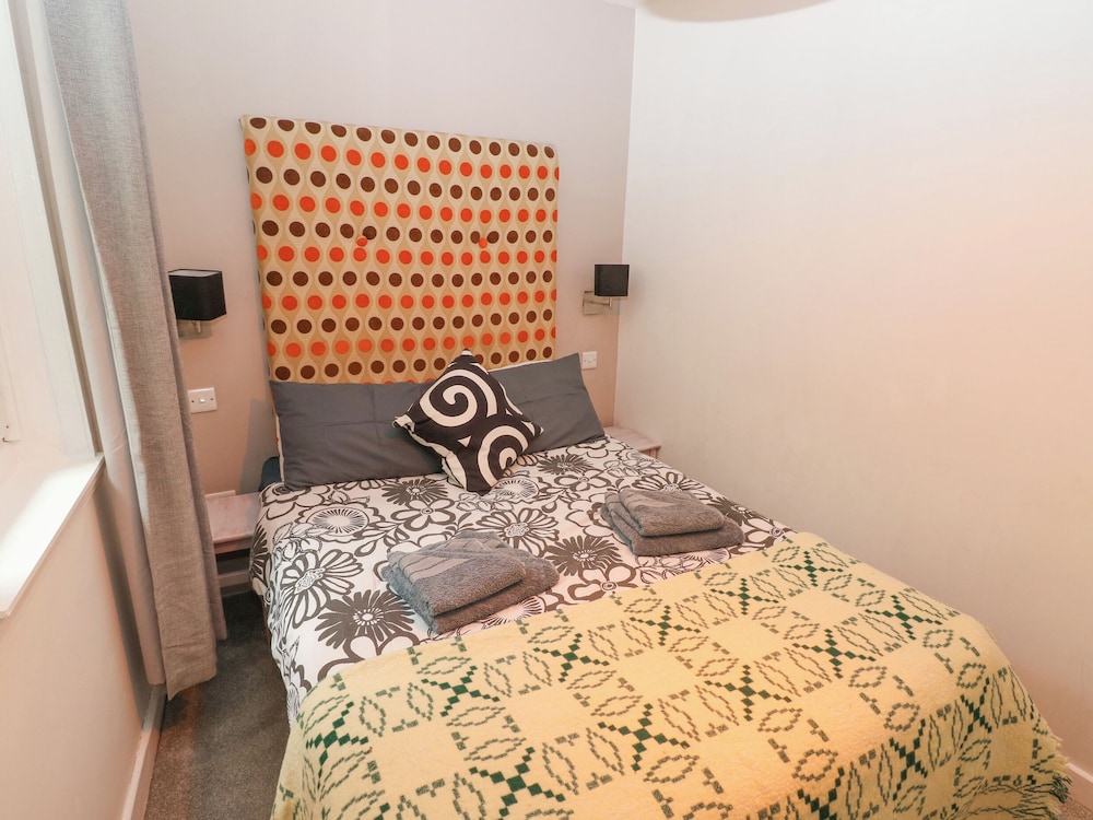 Apartment 4