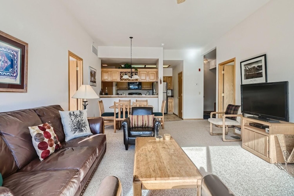 Lake Forest 201f 2 Bedroom Condo by RedAwning