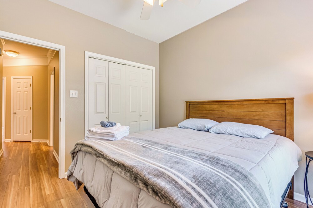 11 Mi to Dtwn Little Rock: Home w/ Large Deck!