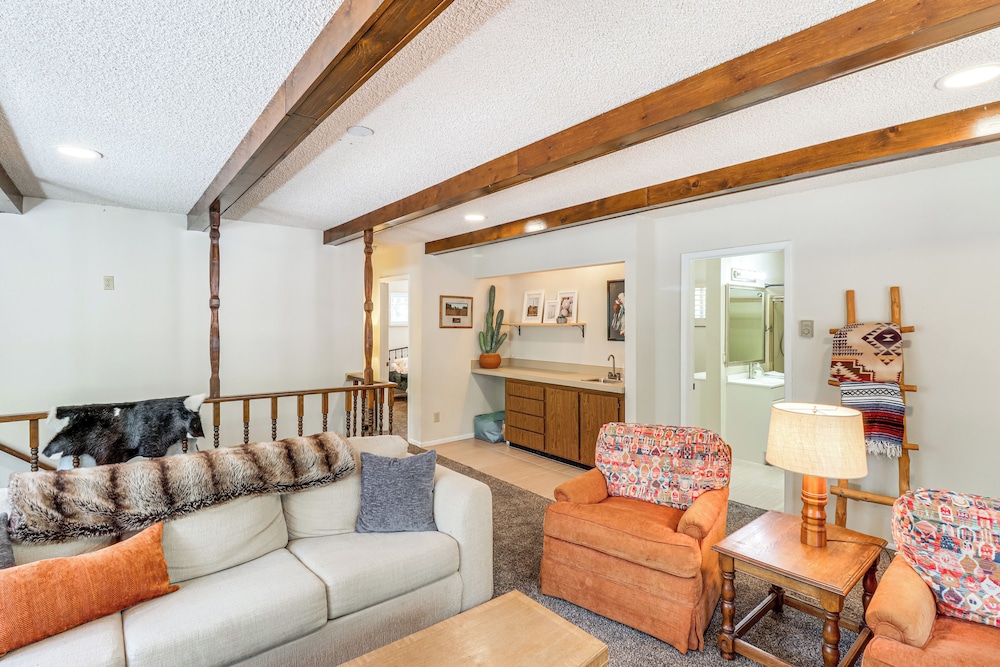 Spacious Decks: Family Pinetop Country Club Home