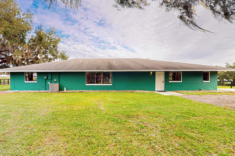1 BR Guesthouse w/ Full Kitchen & Lake View