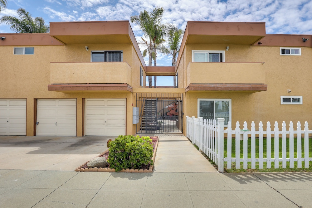 1 Mi to Oceanside Municipal Pier: Condo w/ Balcony