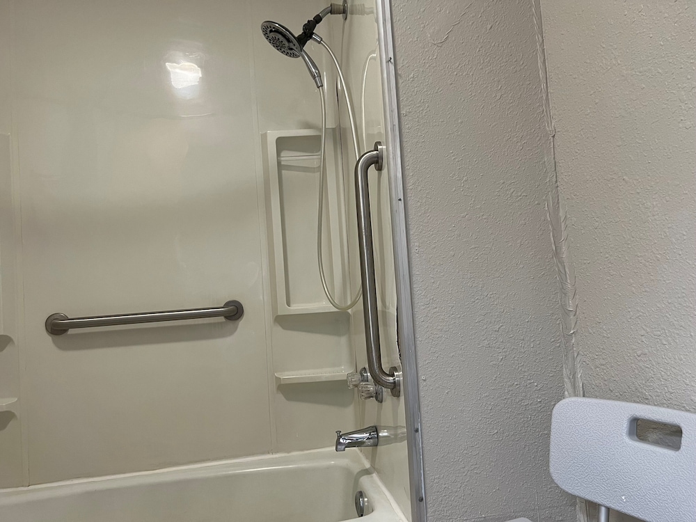 Lawrence Vacations - Days Inn by Wyndham KU Lawrence - Property Image 9