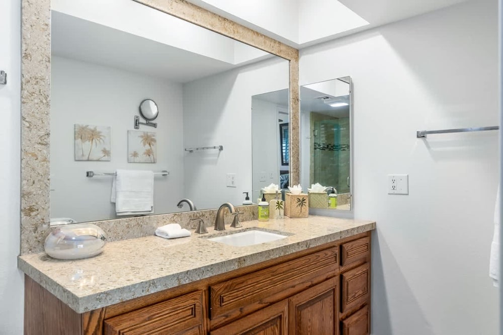 Desert Flower- Ironwood CC Condo Pool Spa
