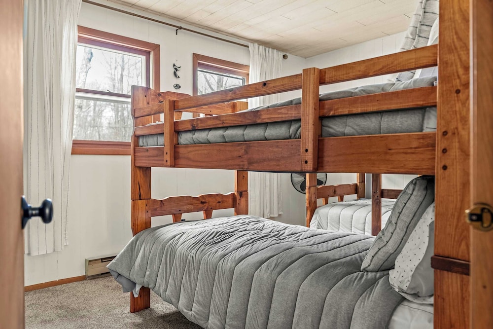 The Pines Cozy Arrowhead Lake Escape With Pools and Outdoor Adventures