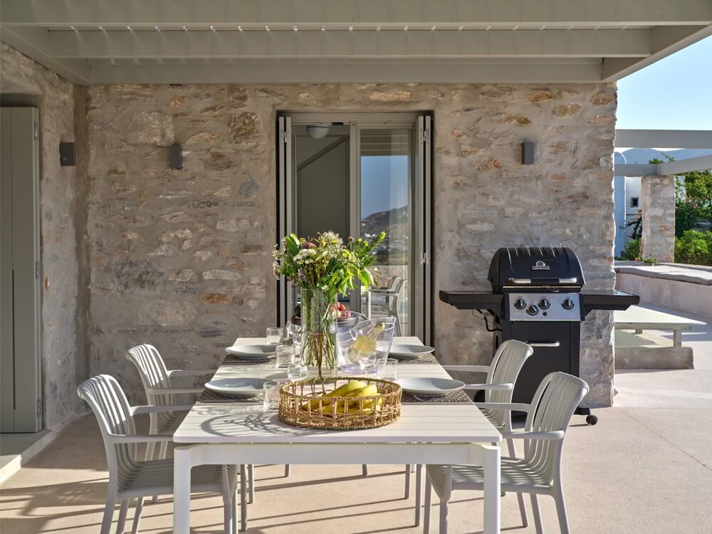 Villa Helia With Swimming Pool