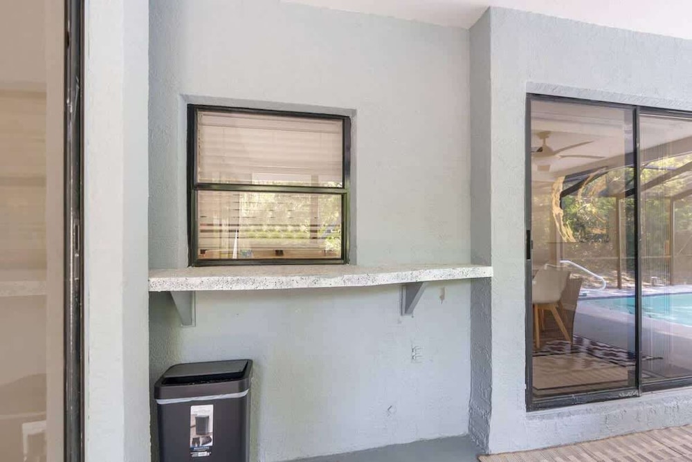 Hudson Retreat, 3 Bedroom Pool Home!