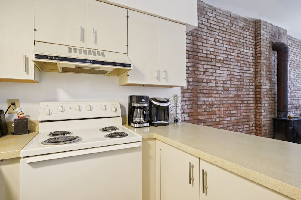 Charming Soulard Retreat With Historic Character 1 Bedroom Apts