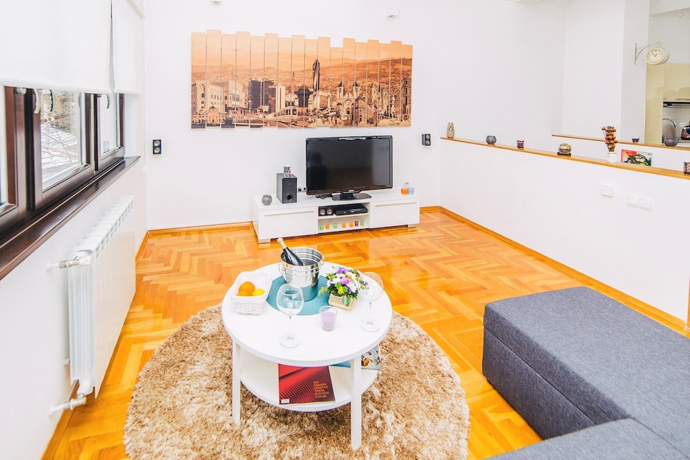 Luxury 3 Story House- Best View- Free Parking