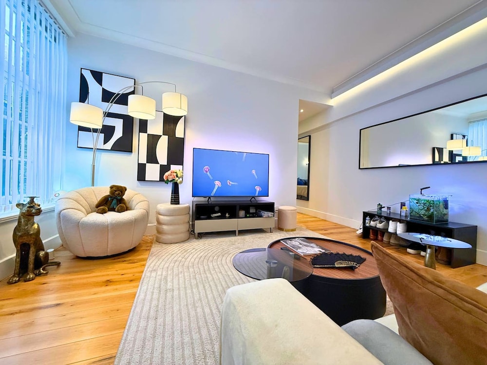 Cosy Mayfair Hideout on Prestigious Street