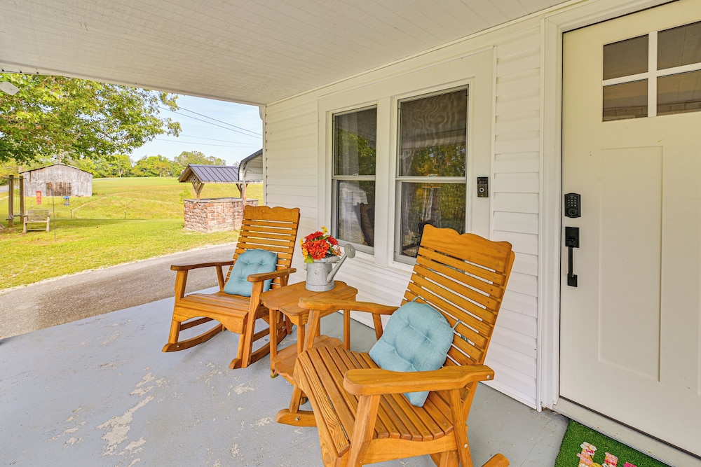 Rock Climb, Hike, Relax! Quiet Beattyville Retreat