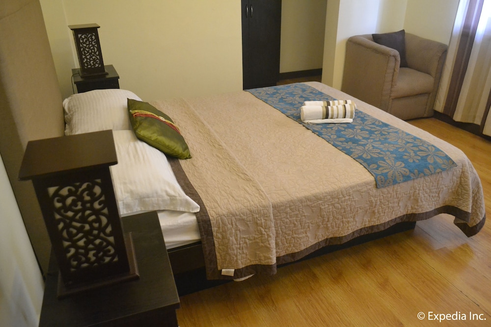 Twin Pines Suites