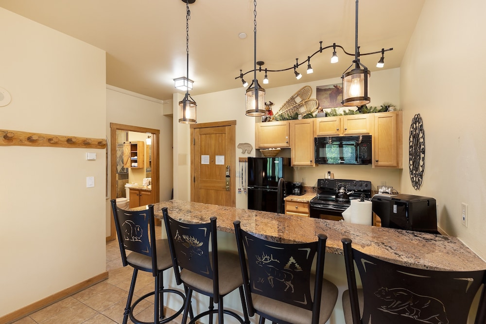 8115 Arapahoe Lodge 1 Bedroom Condo by RedAwning view 4