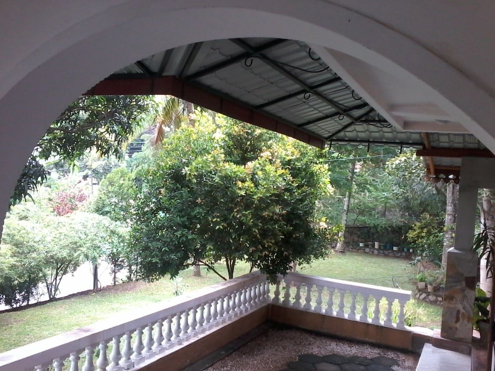 Lanka Villas Holiday Resort