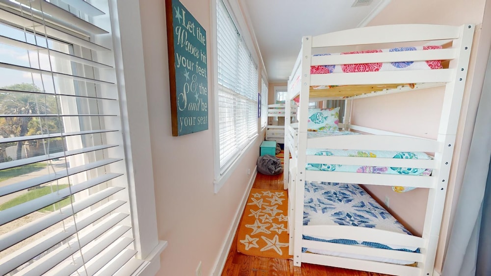 Thirst N' Howl by Tybee Vacation Rentals