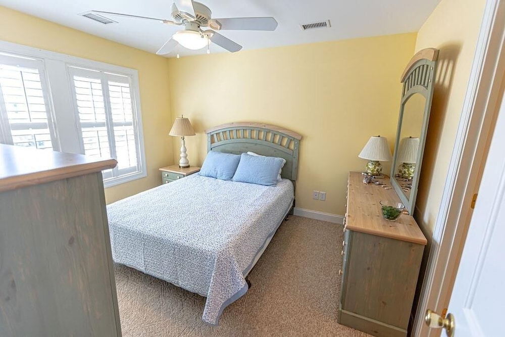 Ramons Roost 5 Bedroom Condo by Redawning view 4