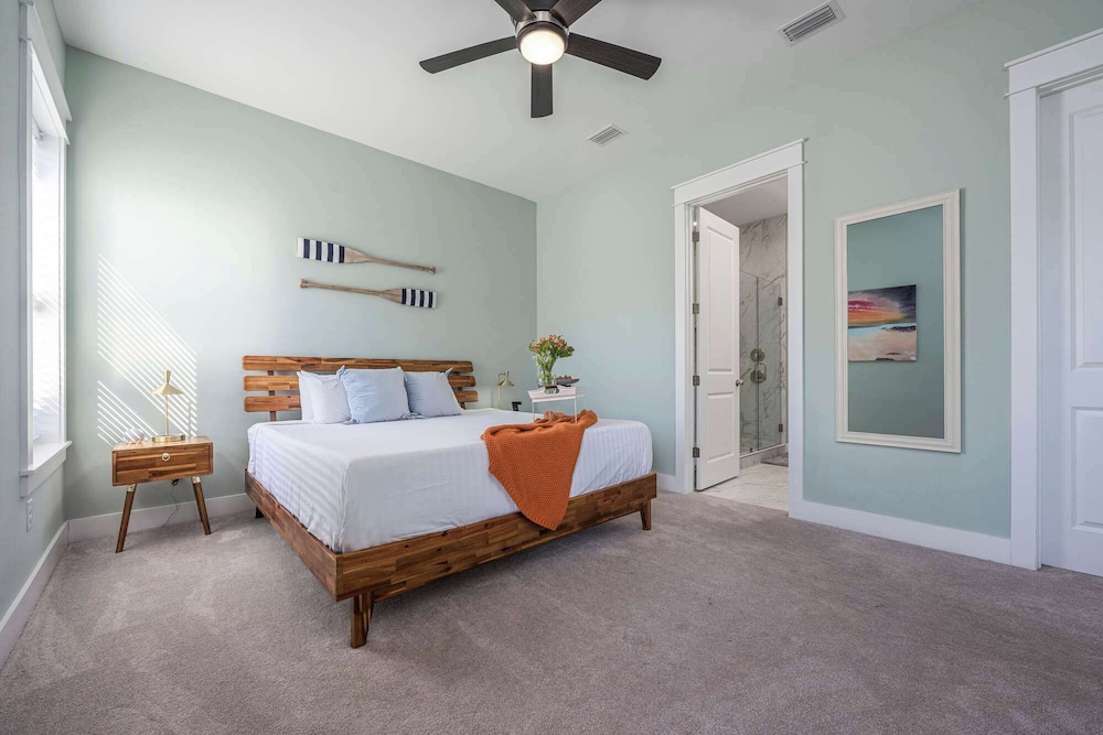 Beach to Bay 3BR Retreat - Cowboy Pool & Golf Cart