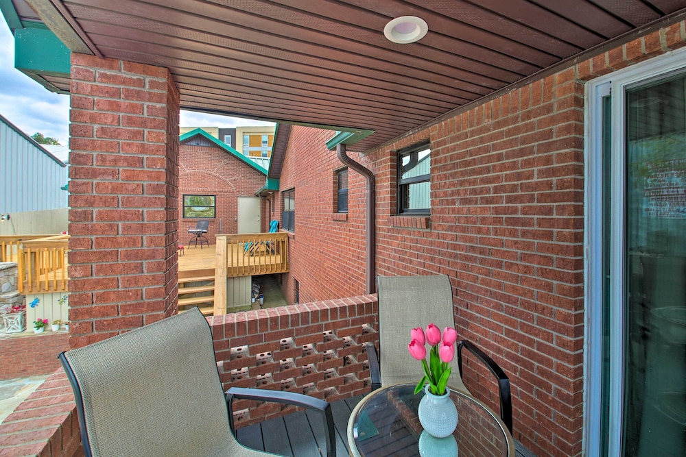 Lakefront Gem w/ Docks in Hot Springs! view 3