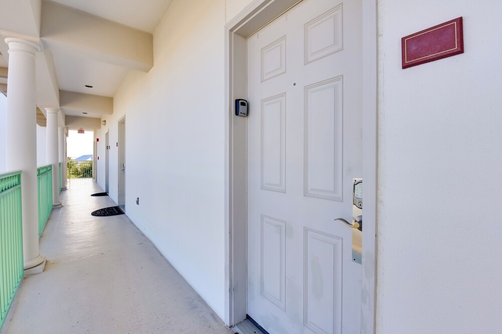 Walkable Condo w/ View Btwn Rosemary & Alys Beach!