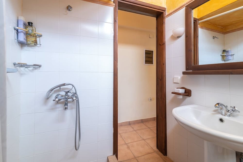 Seafront Agrilis Escape - Serenity and Views