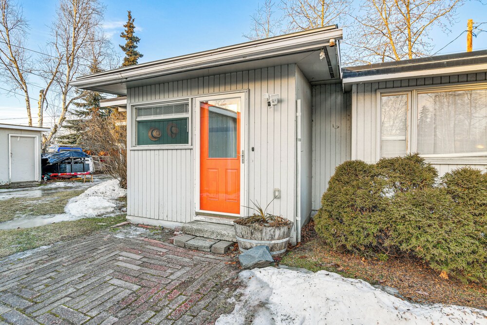 Close to Downtown & Parks: Modern Anchorage Home