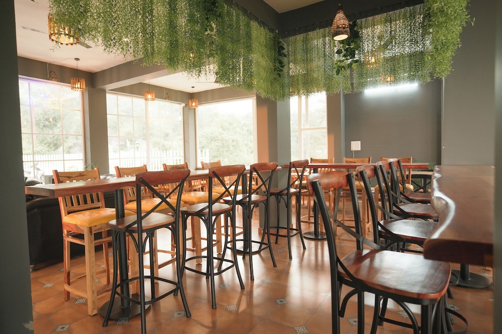 Hotel Alchemy Bistro & Inn