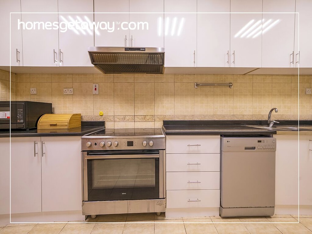 Spacious 4BR in Horizon Tower Marina