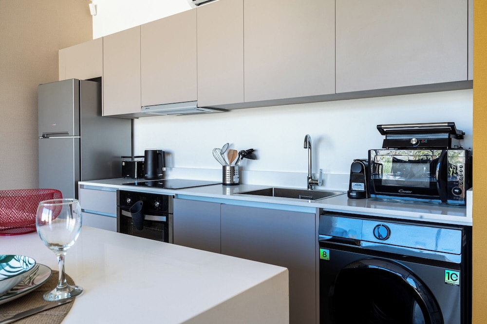 Blu Horizon - Stylish Living with Pool & Balconies in Protaras