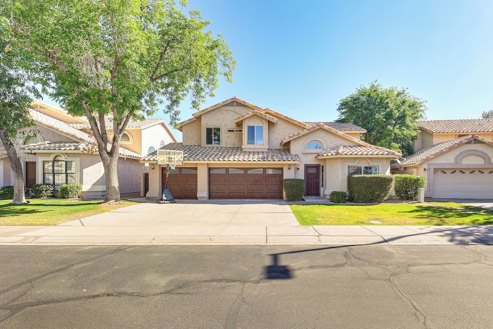 Val Vista Lakes Group Getaway: Lake & Pool Access!