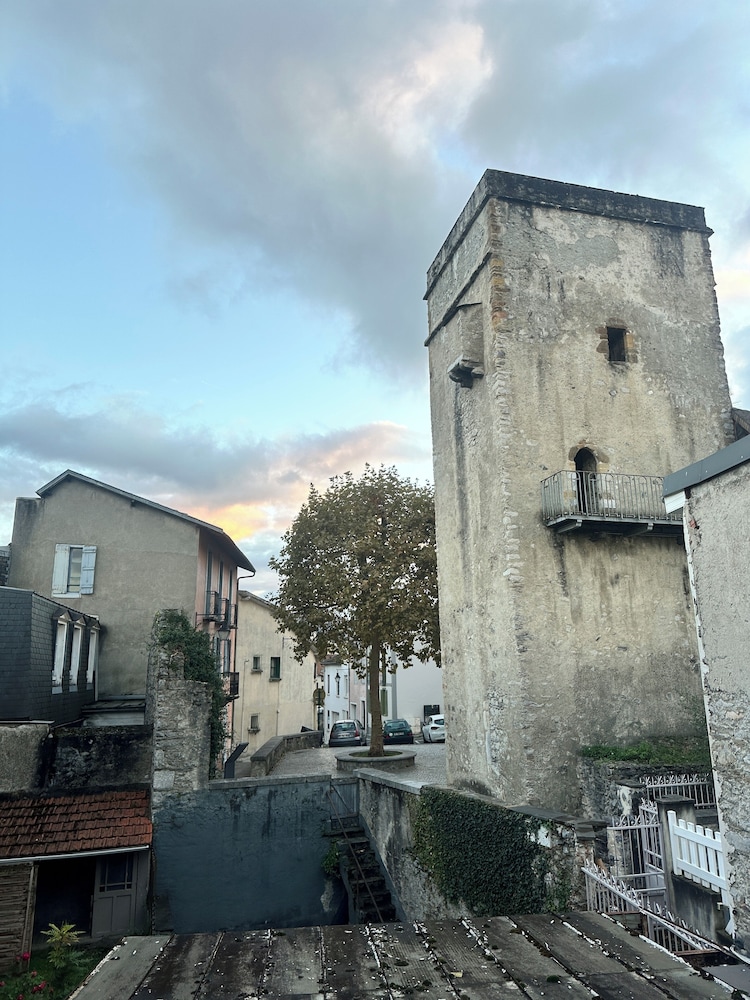 A l'ombre de la Tour