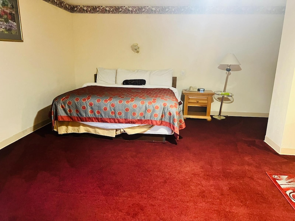 Villa Inn Motel Near Hwy 12 WI Capital O